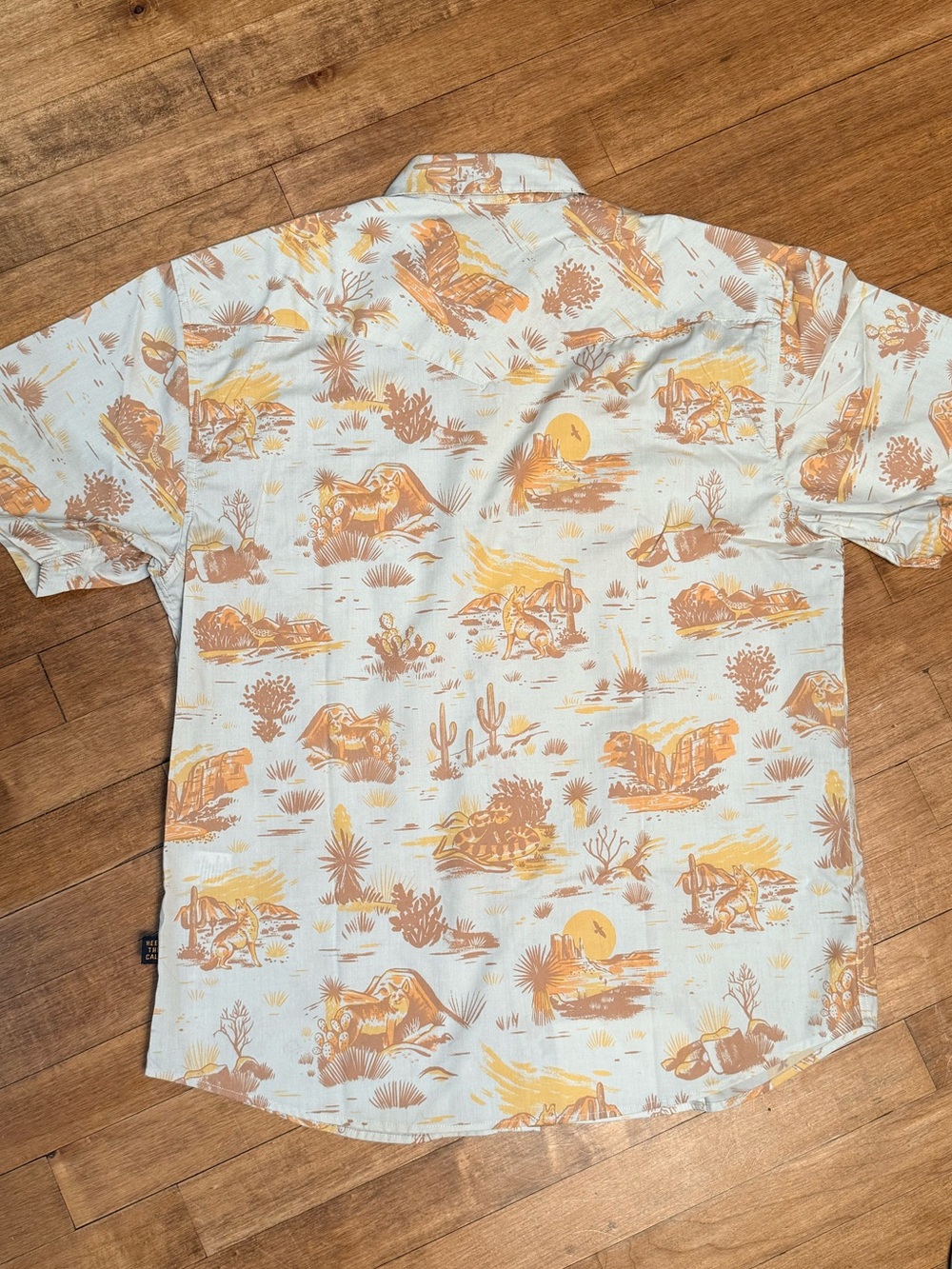 Howler Brothers Short Sleeve Desert AOP Print Button-Down Shirt - Medium - Picture 4 of 5